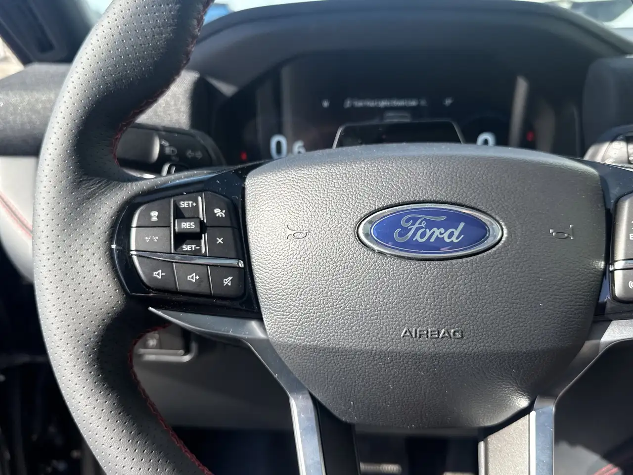 Ford Explorer снимка Ford Explorer