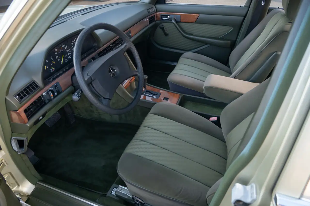 Mercedes-Benz S 260 SE, foto 7