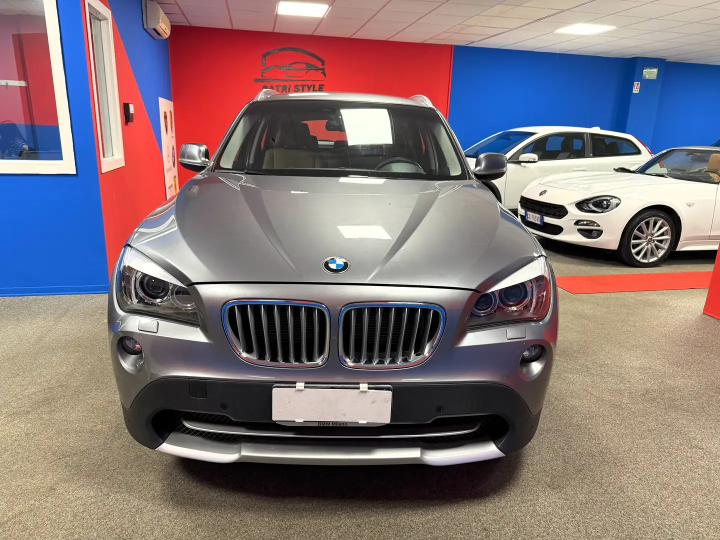 BMW X1 X1 xdrive23dA Futura  SOLO 30000 KM Gris - 2