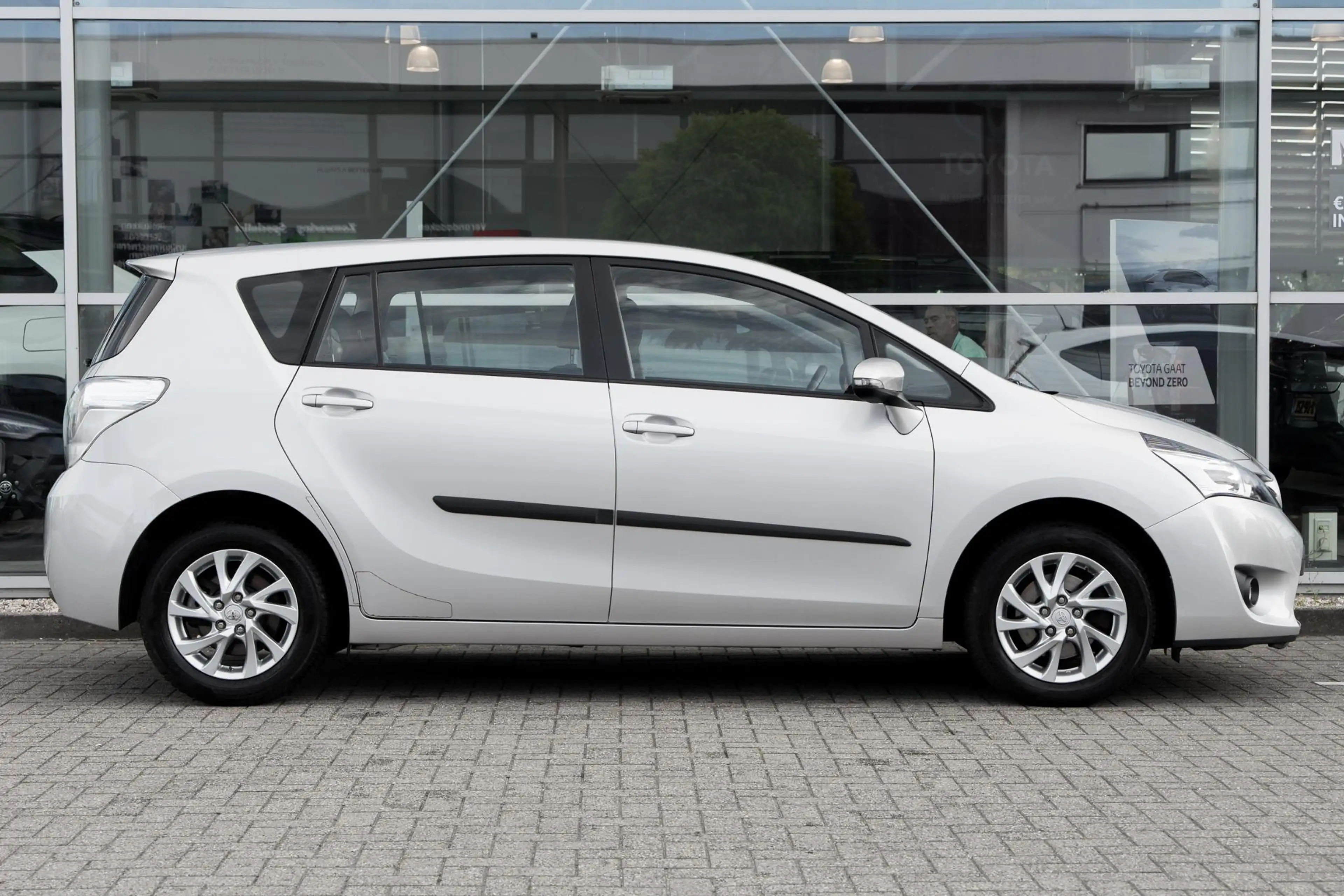 Toyota Verso 1.6 VVT-i Comfort — photo 3