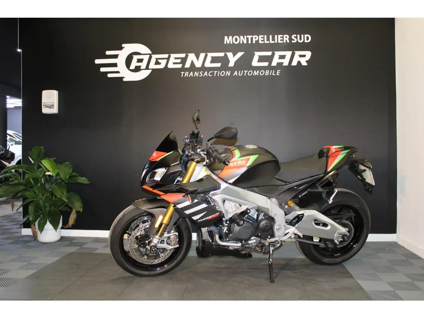 Aprilia Tuono V4 Negru - 2