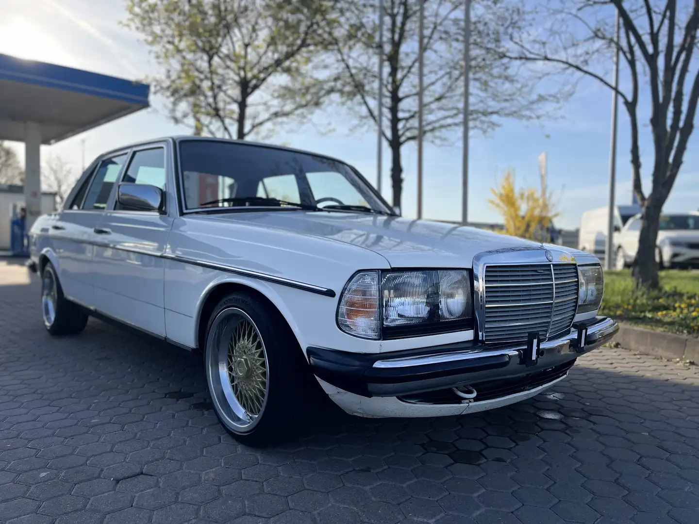 Mercedes-Benz 230 E Alb - 1