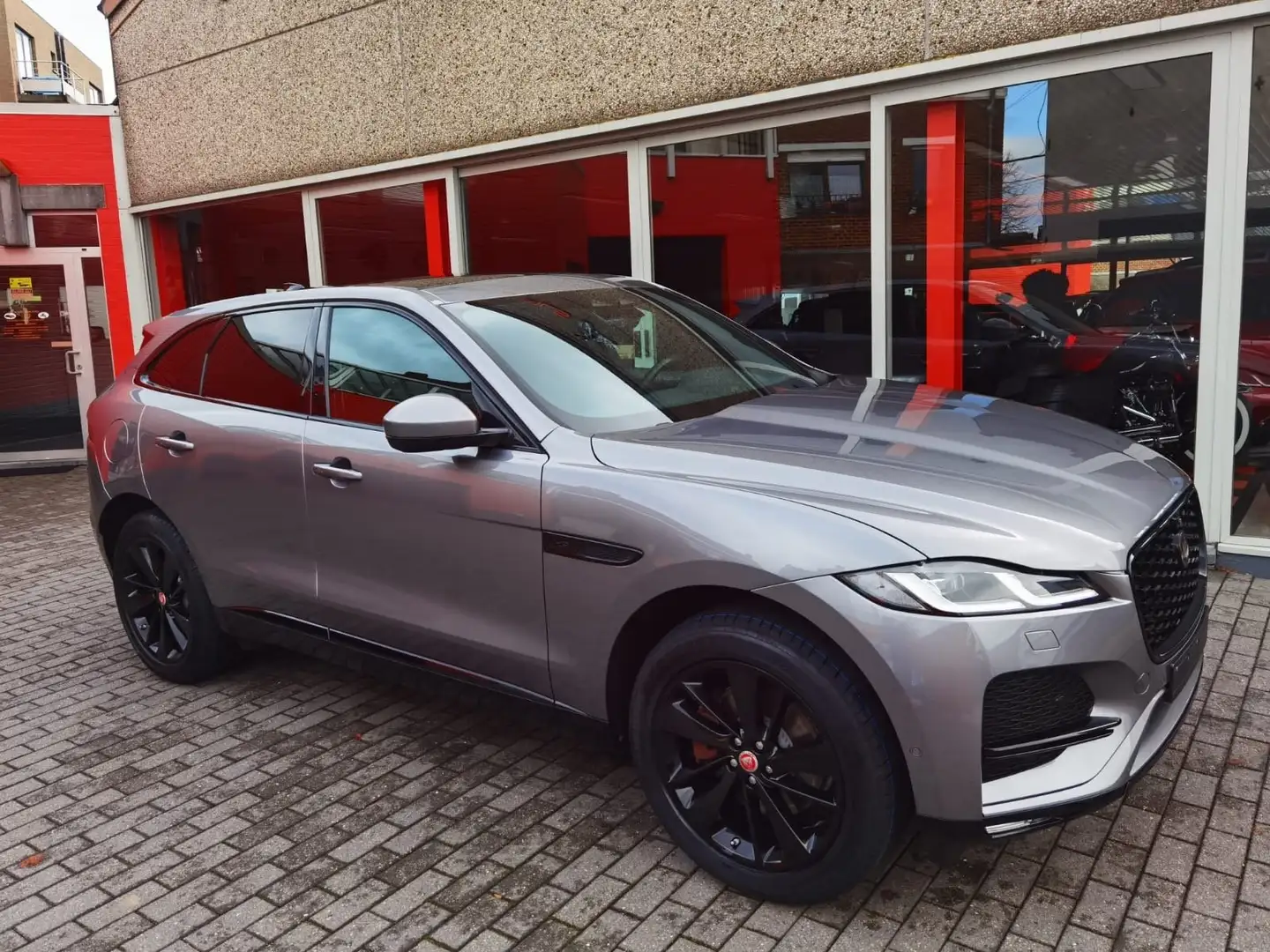Jaguar F-Pace 1ER PROP...60000KM...HISTORIQUE COMPLET..TVA DEDUC Argent - 2