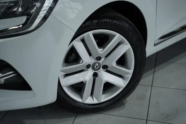 Renault Clio view 3