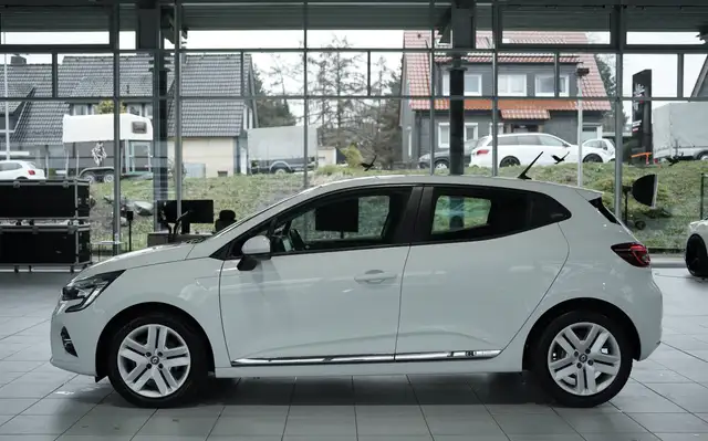 Renault Clio view 11