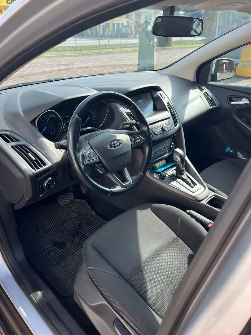 Ford Focus Focus SW 1.5 tdci Titanium Business s Stříbrná - 2