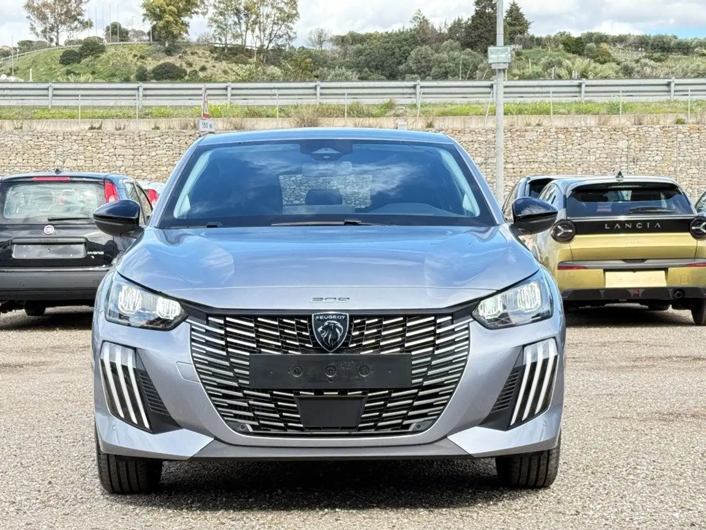 Peugeot 208 Hybrid 110 e-DCS6 Business NUOVO Grau - 2