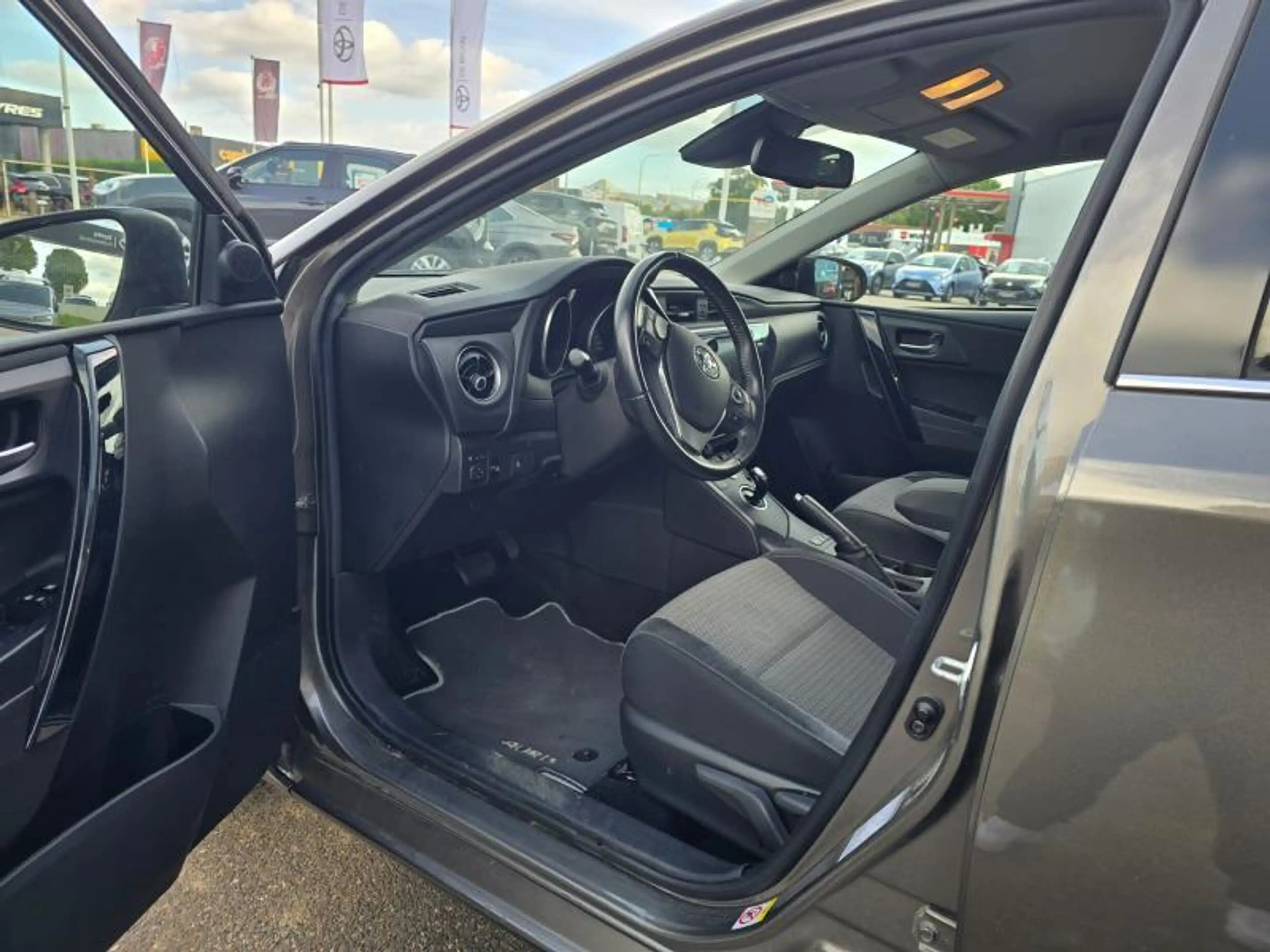Toyota Auris Comfort & Pack 50+ — photo 10