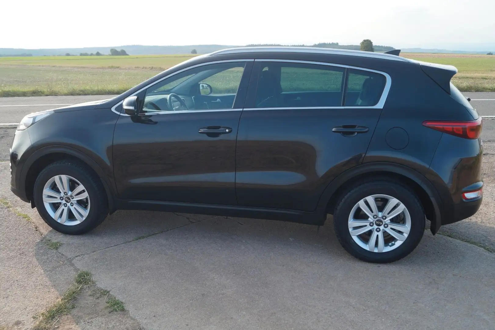 Kia Sportage Vision 2WD +Navi+Sitzh.+PDC+ Schwarz - 2