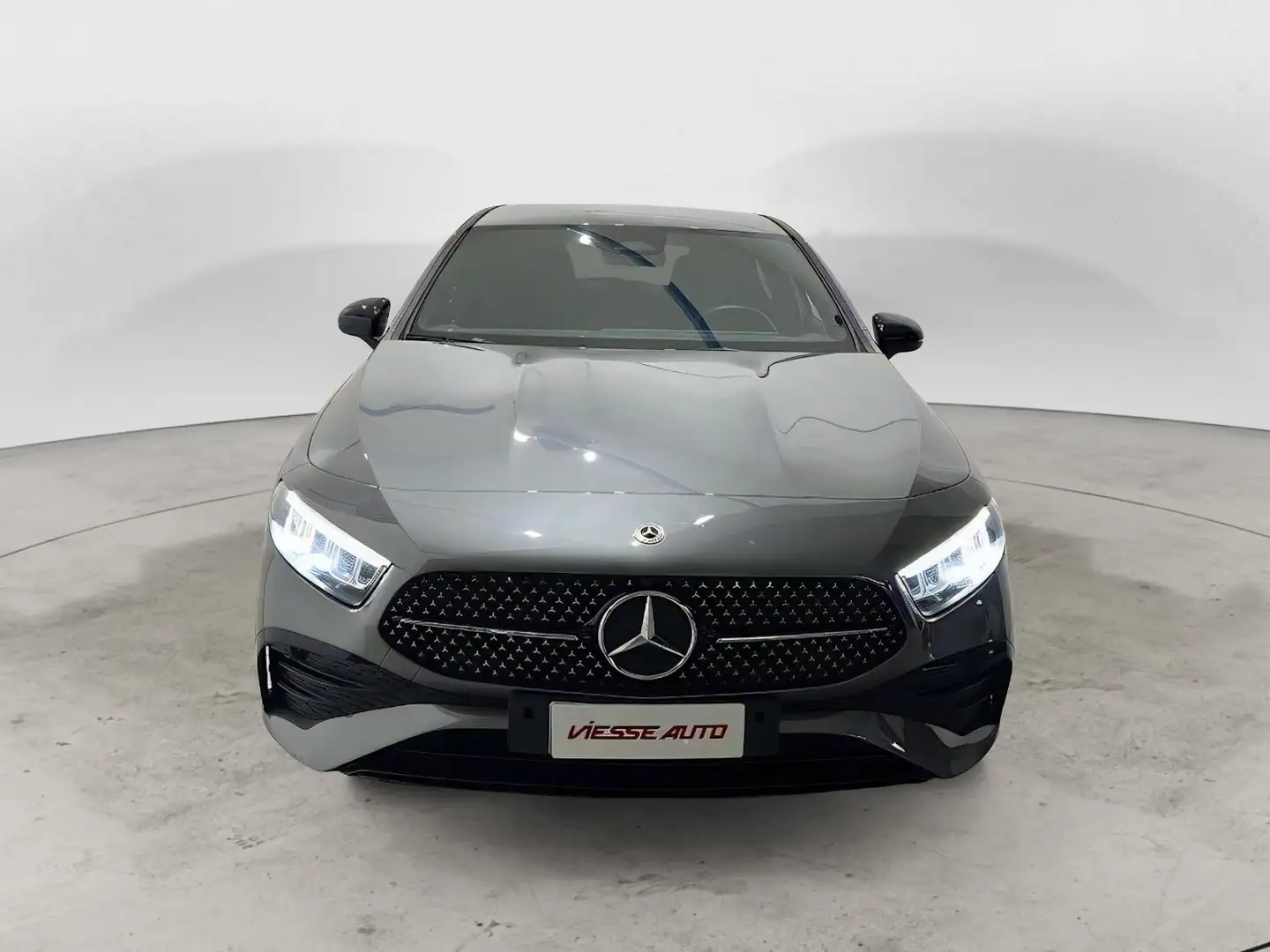 Mercedes-Benz A 180 A 180 d AMG Line Premium auto Grigio - 2
