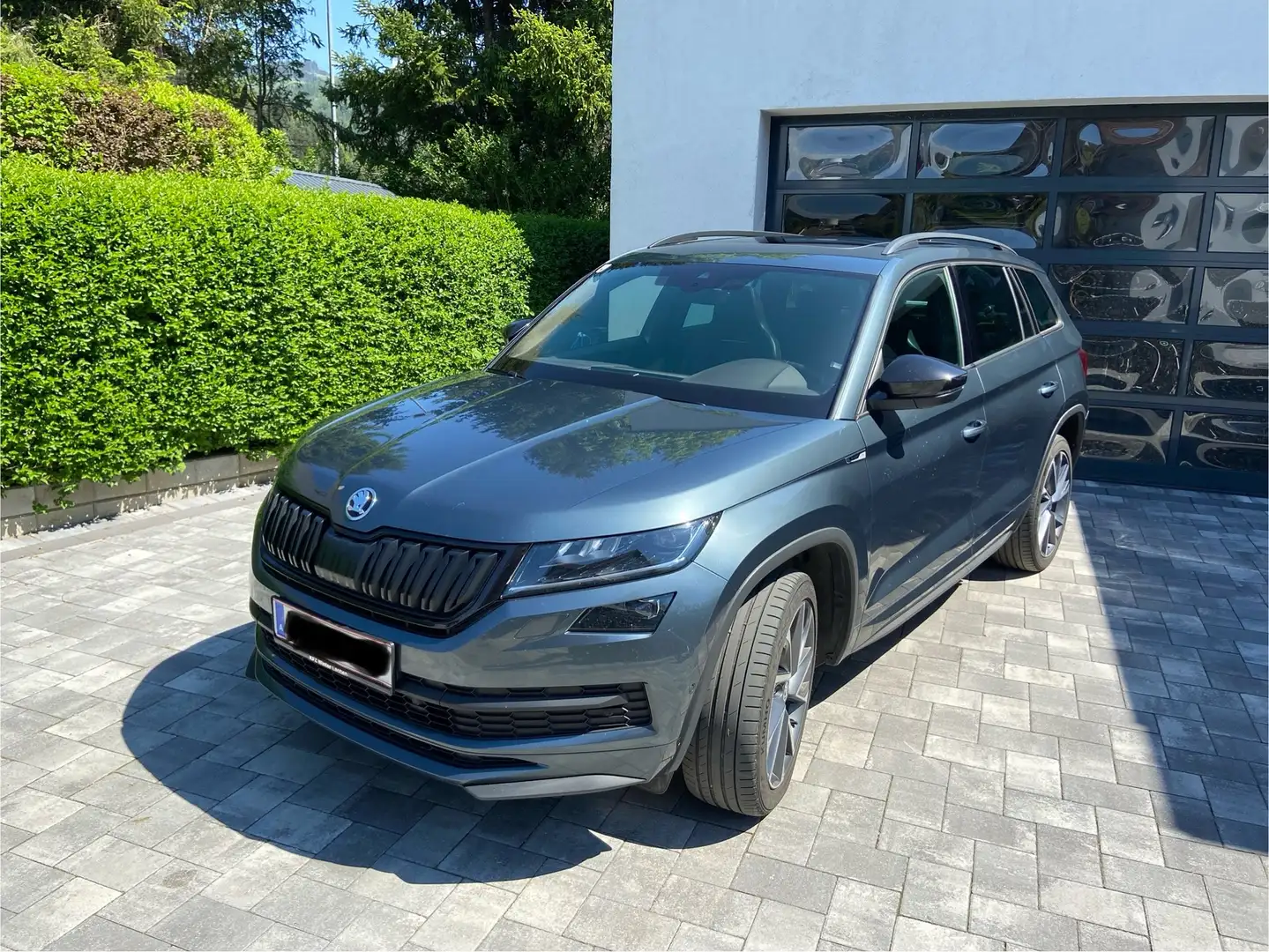 Skoda Kodiaq Kodiaq 2,0 TDI SCR 4x4 Sportline DSG Sportline Grau - 2