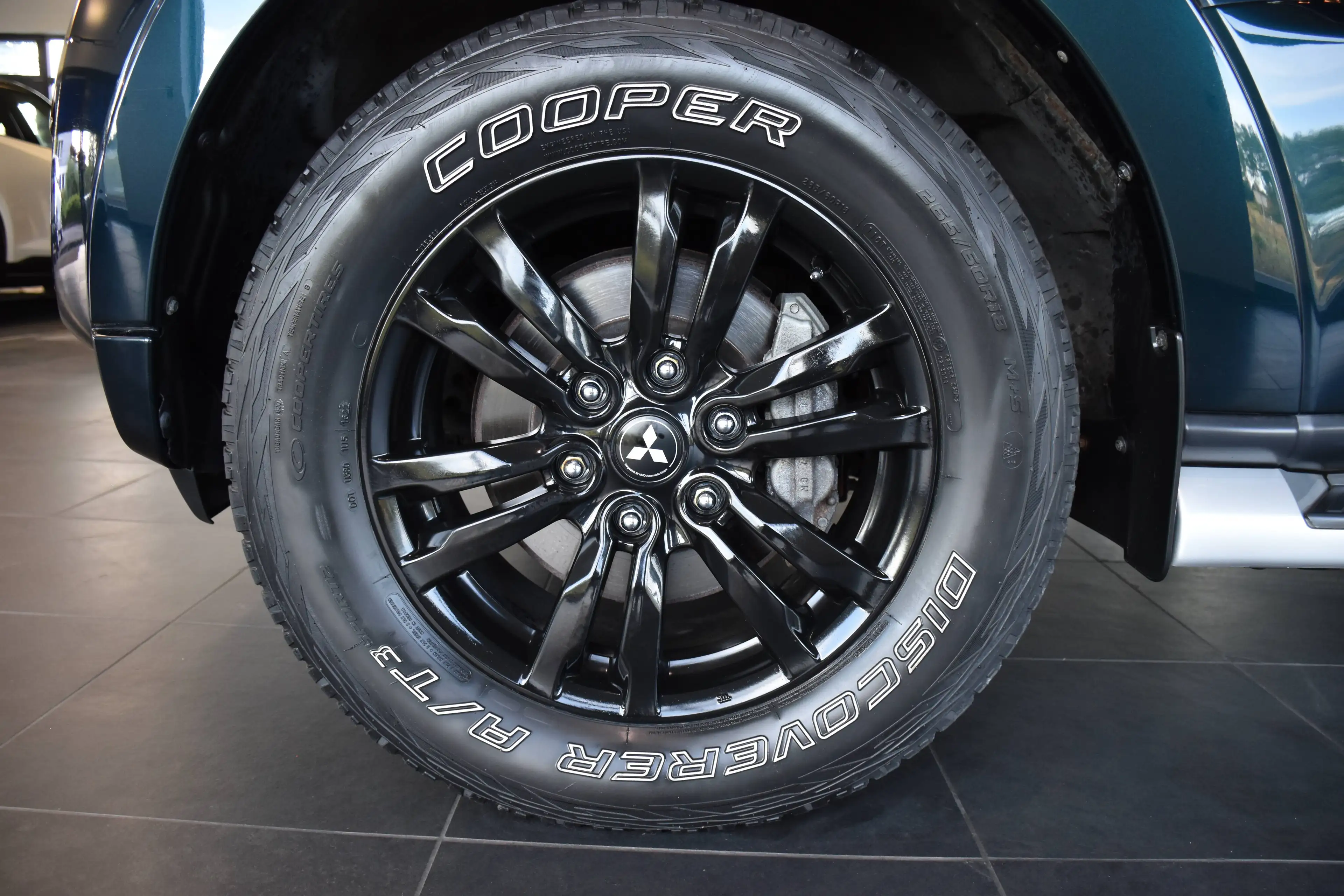 Mitsubishi Pajero 3.2 DI-D Edition 100 7-SITZER"LEDER"XENON"NAVI"AHK"R.KAMERA" — photo 8