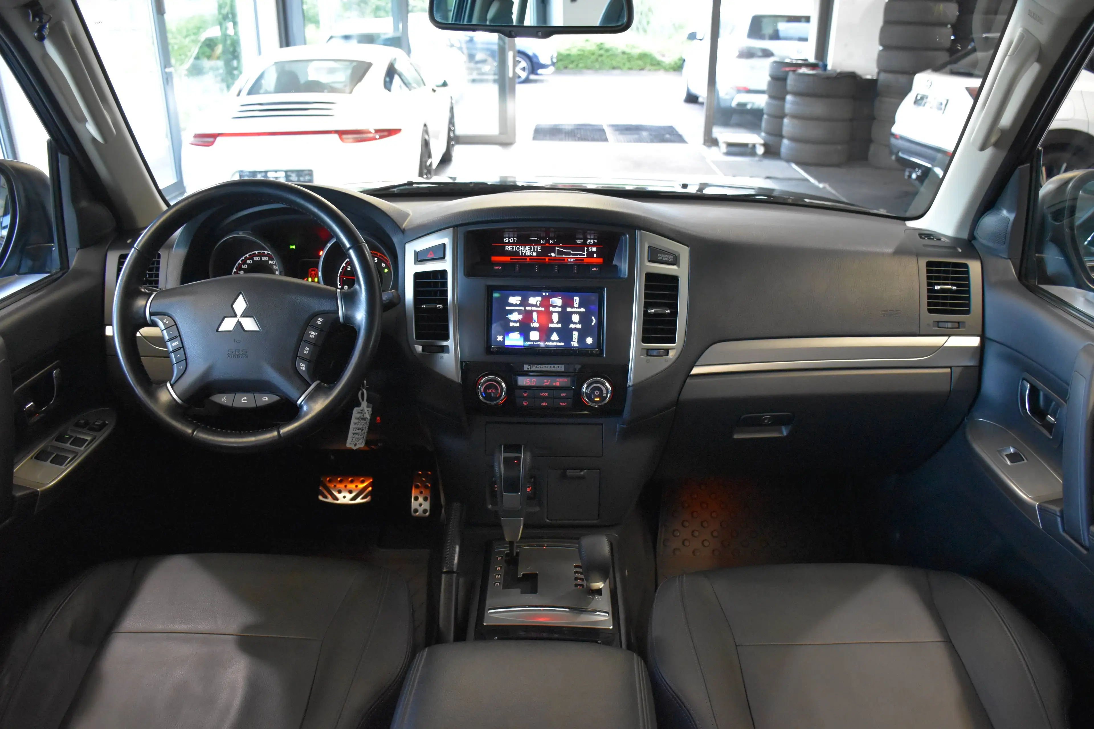 Mitsubishi Pajero 3.2 DI-D Edition 100 7-SITZER"LEDER"XENON"NAVI"AHK"R.KAMERA" — photo 9