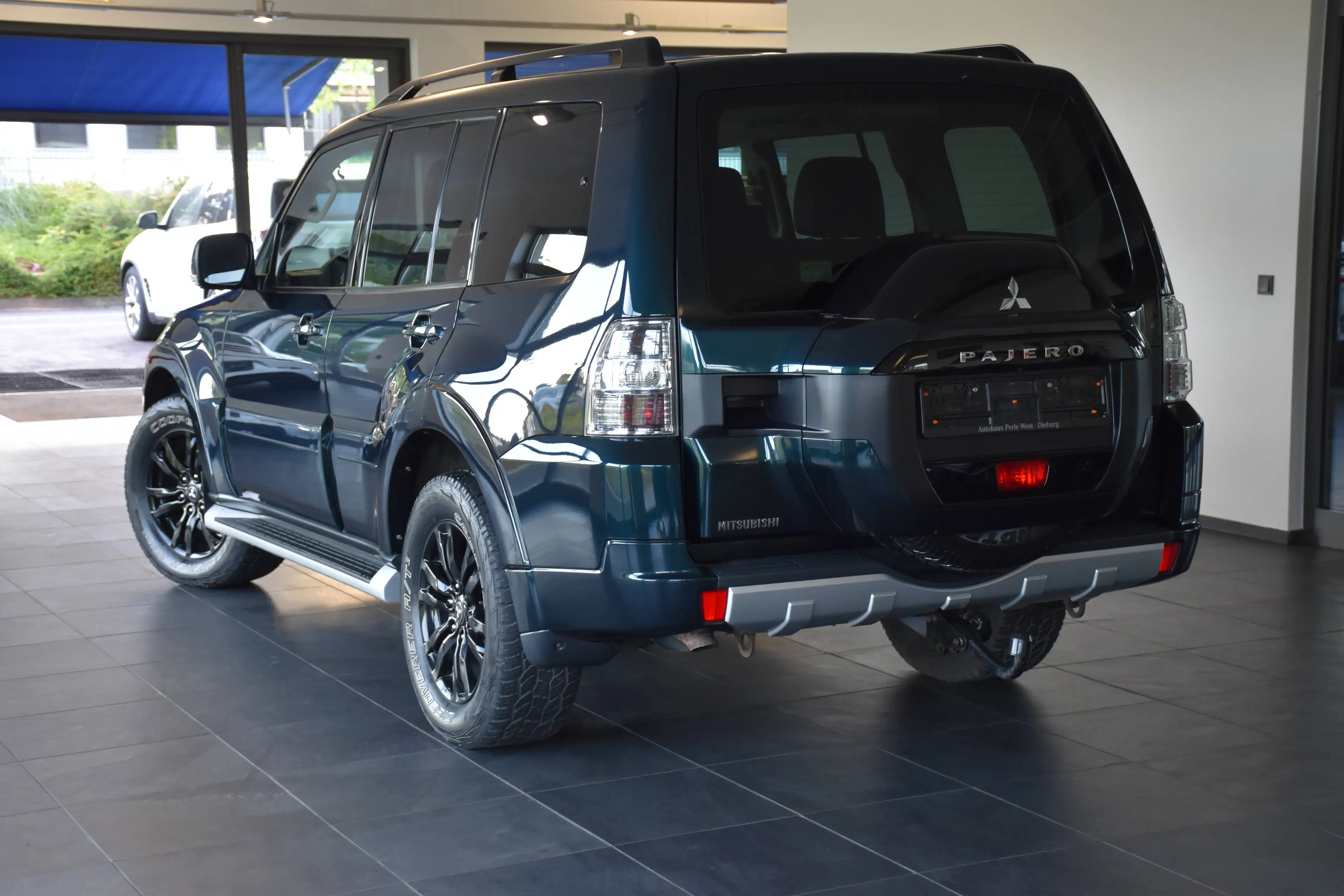 Mitsubishi Pajero 3.2 DI-D Edition 100 7-SITZER"LEDER"XENON"NAVI"AHK"R.KAMERA" — photo 4