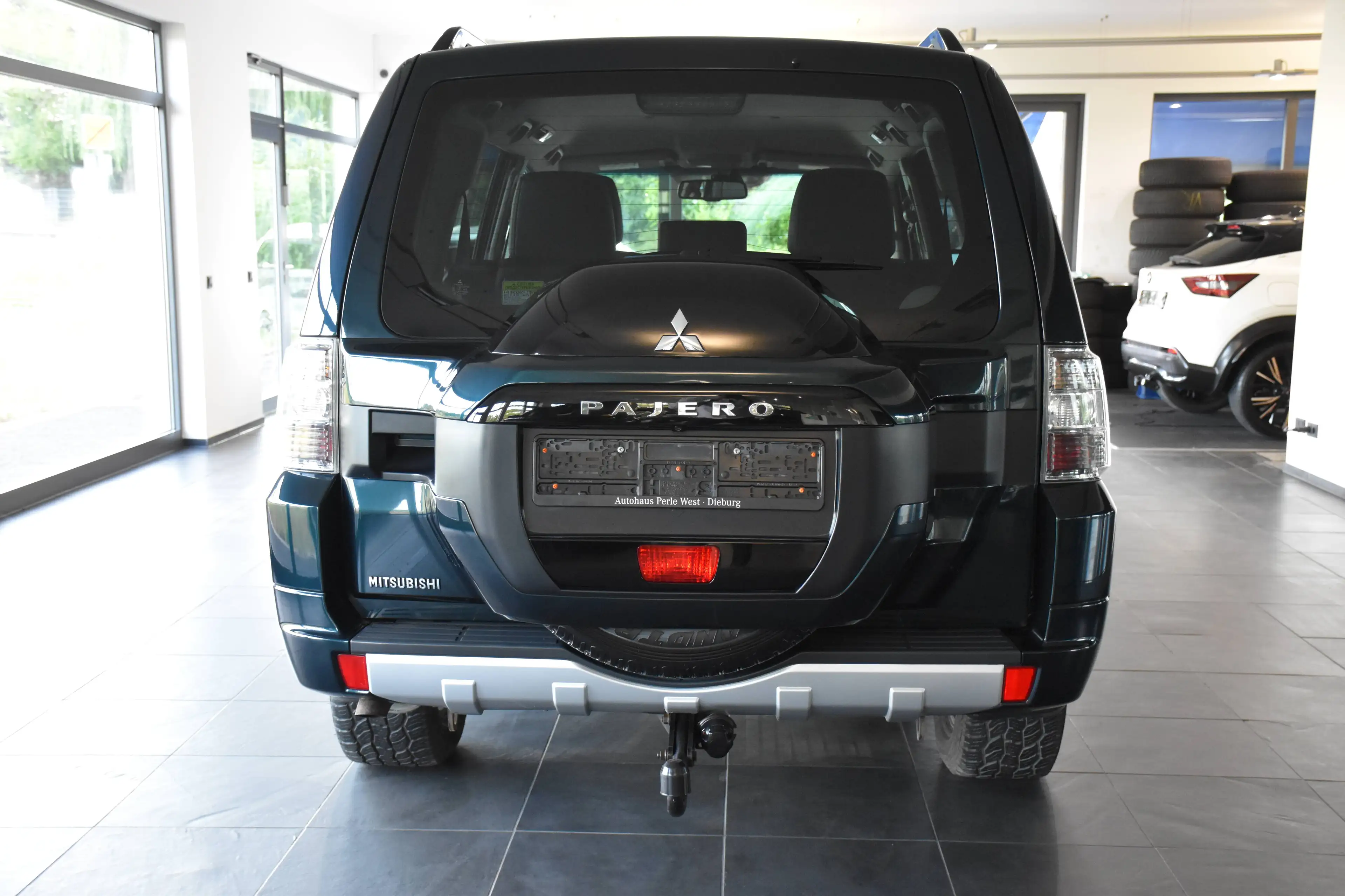 Mitsubishi Pajero 3.2 DI-D Edition 100 7-SITZER"LEDER"XENON"NAVI"AHK"R.KAMERA" — photo 6