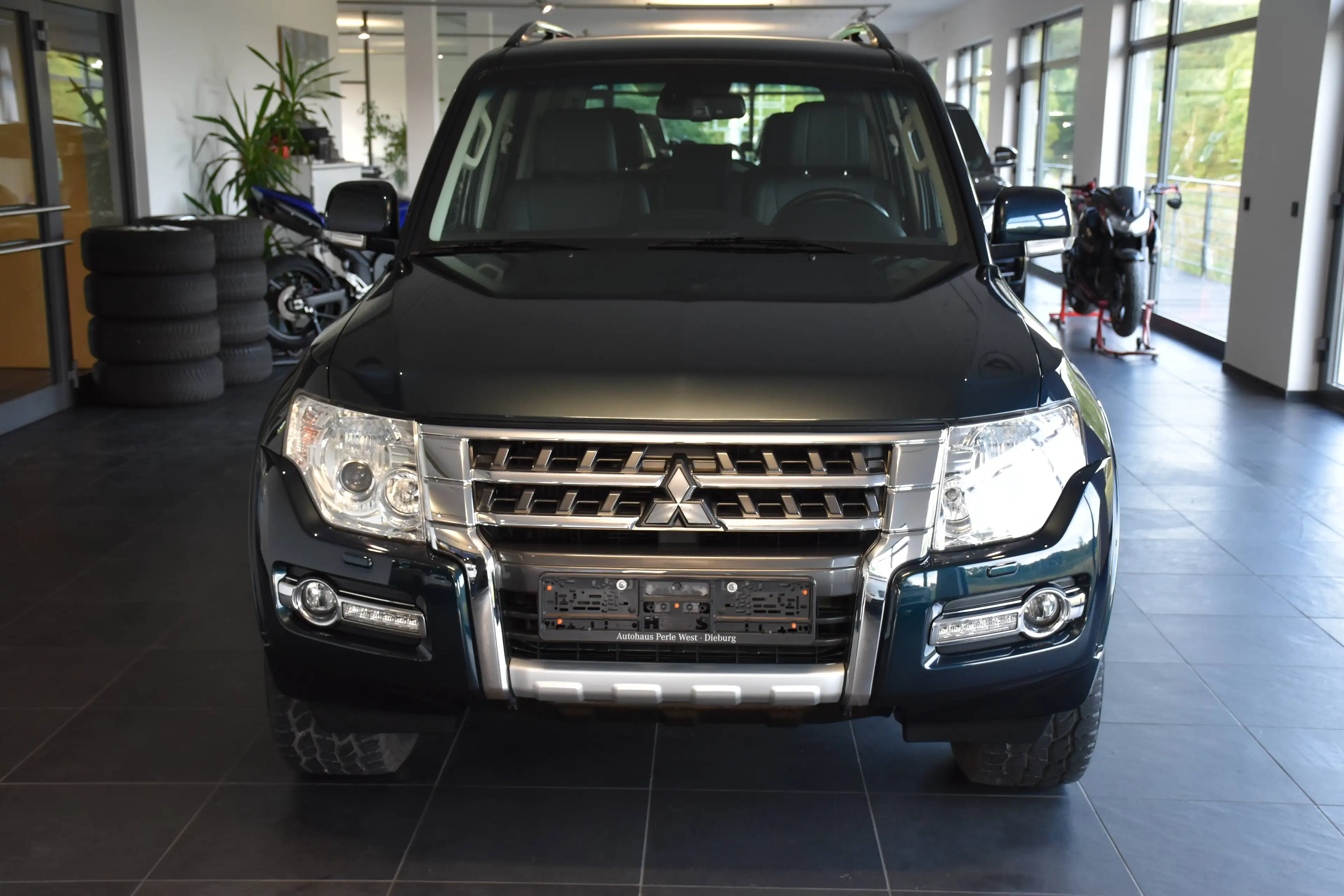 Mitsubishi Pajero 3.2 DI-D Edition 100 7-SITZER"LEDER"XENON"NAVI"AHK"R.KAMERA" — photo 7