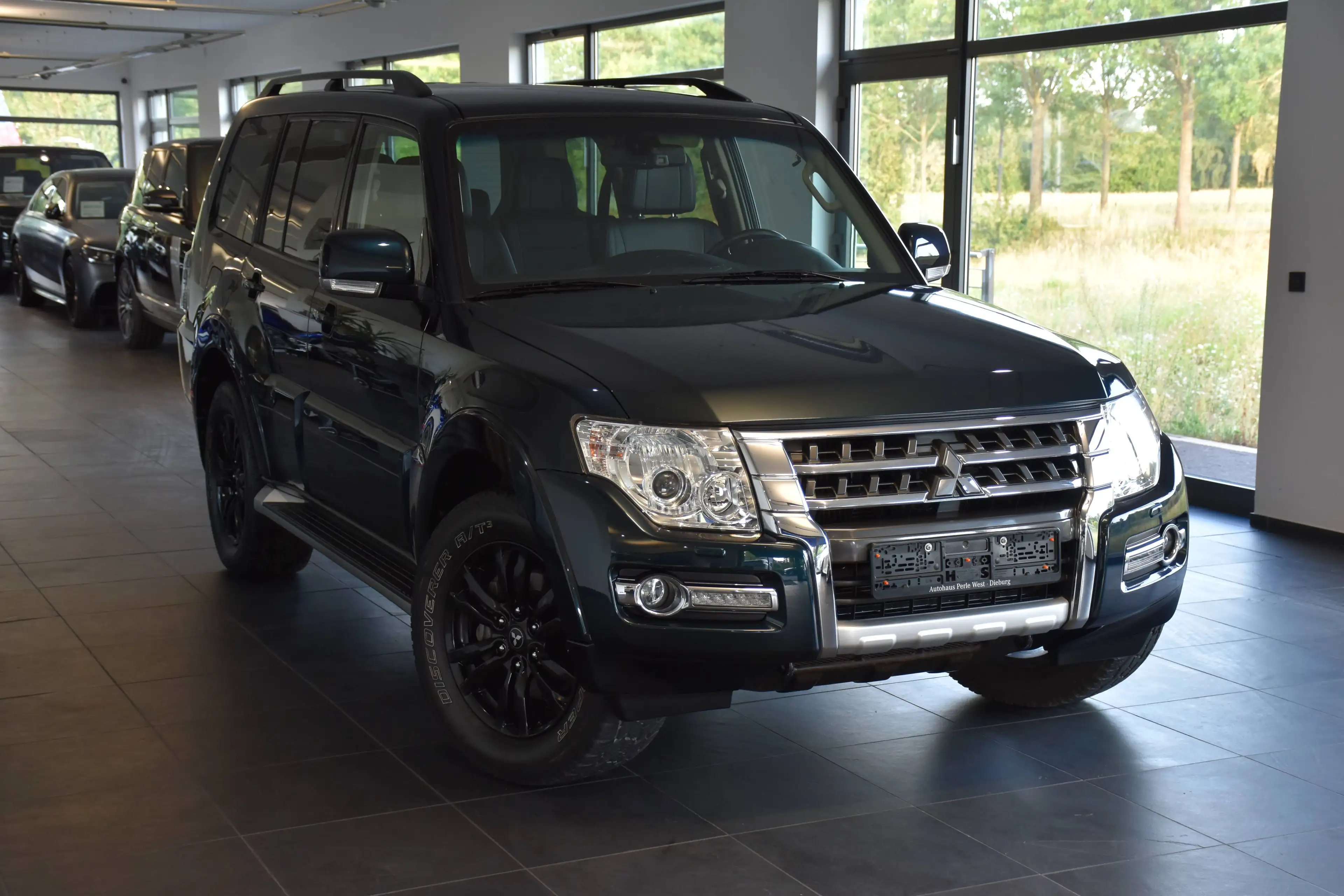 Mitsubishi Pajero 3.2 DI-D Edition 100 7-SITZER"LEDER"XENON"NAVI"AHK"R.KAMERA" — photo 2