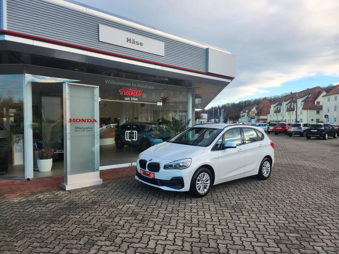 BMW 220 d xDrive Advantage Active Tourer Vollleder Weiß - 2