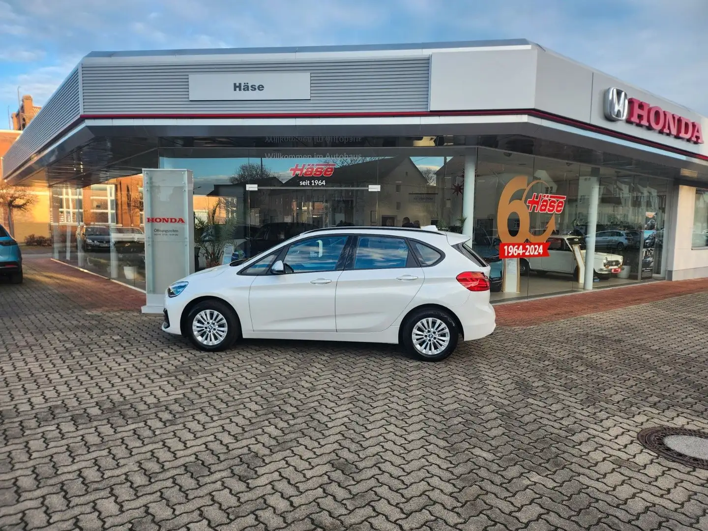 BMW 220 d xDrive Advantage Active Tourer Vollleder Weiß - 1