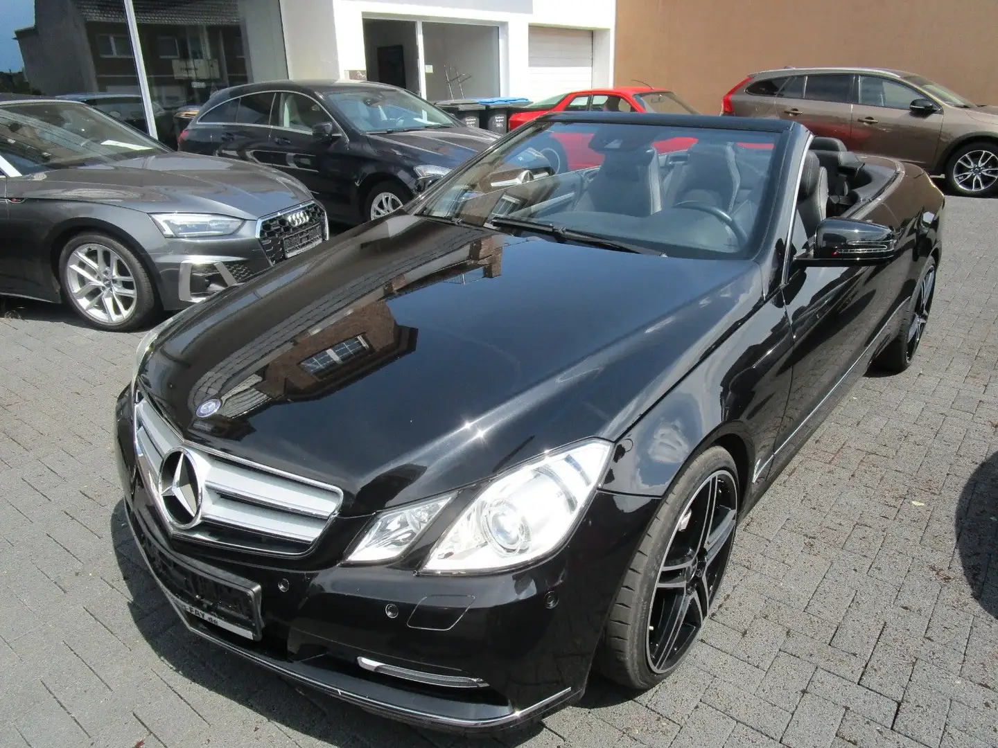 Mercedes-Benz E 200 E -Klasse Cabrio E 200 CGI BlueEfficiency Nero - 1