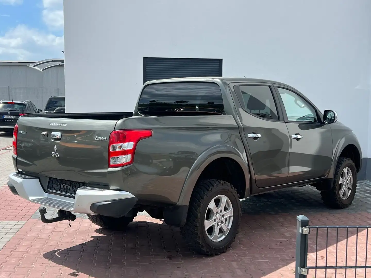 Mitsubishi L200 Top DoKa 4WD*NUR 107TKM*NAVI*HÖHER*AHK* Verde - 2