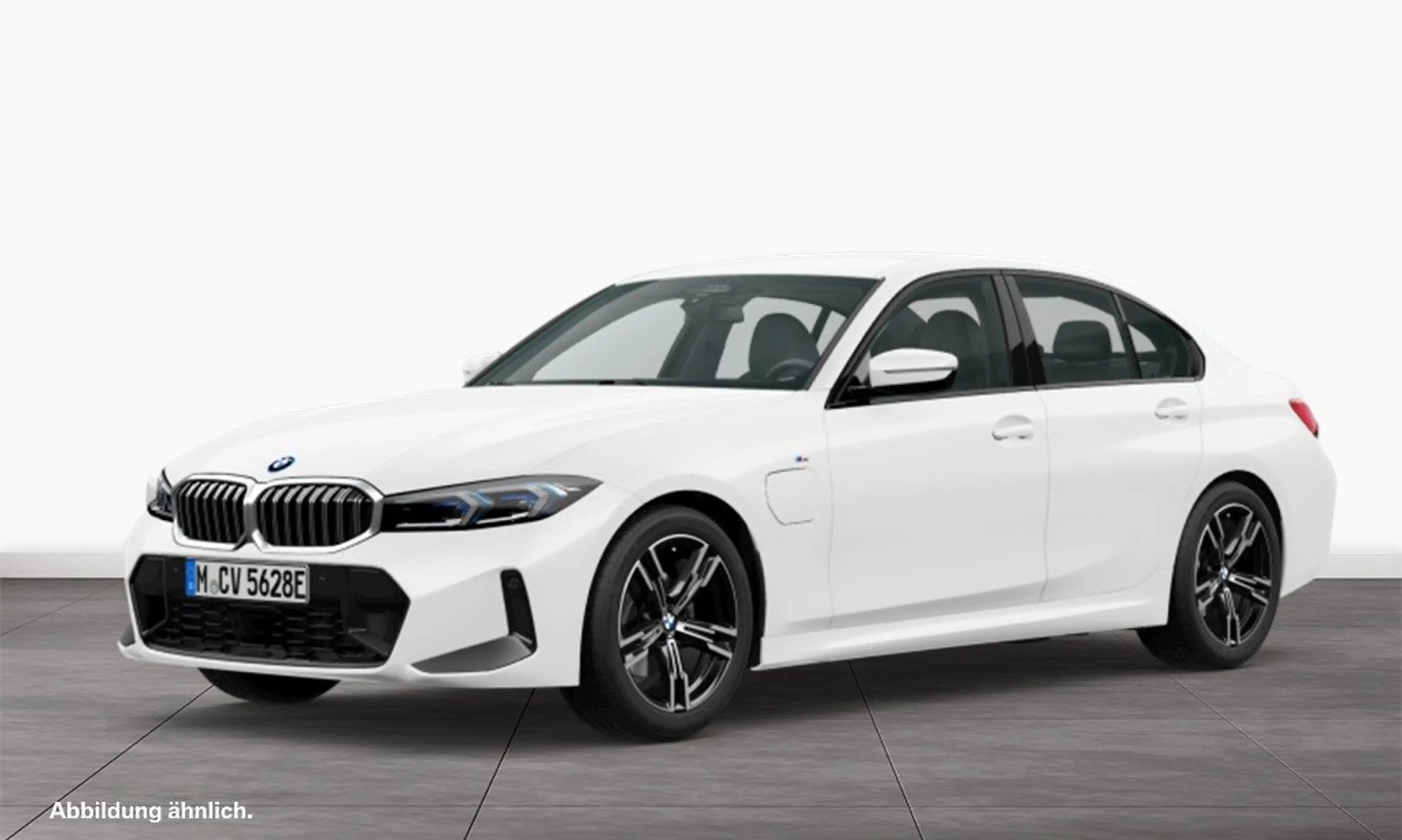 BMW 330 e Limousine; Live Cockpit Plus; Widescreen Display