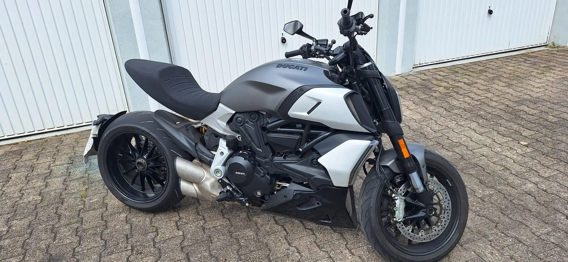Ducati Diavel 1260 Ezüst - 1