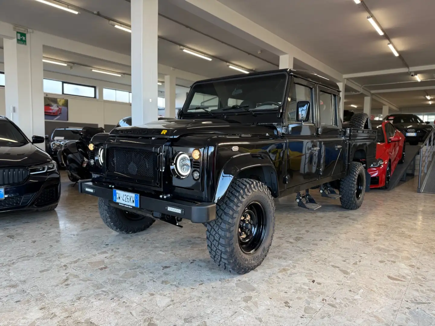 Land Rover Defender 110 2.4 TD4 CrewCab SE Black - 1