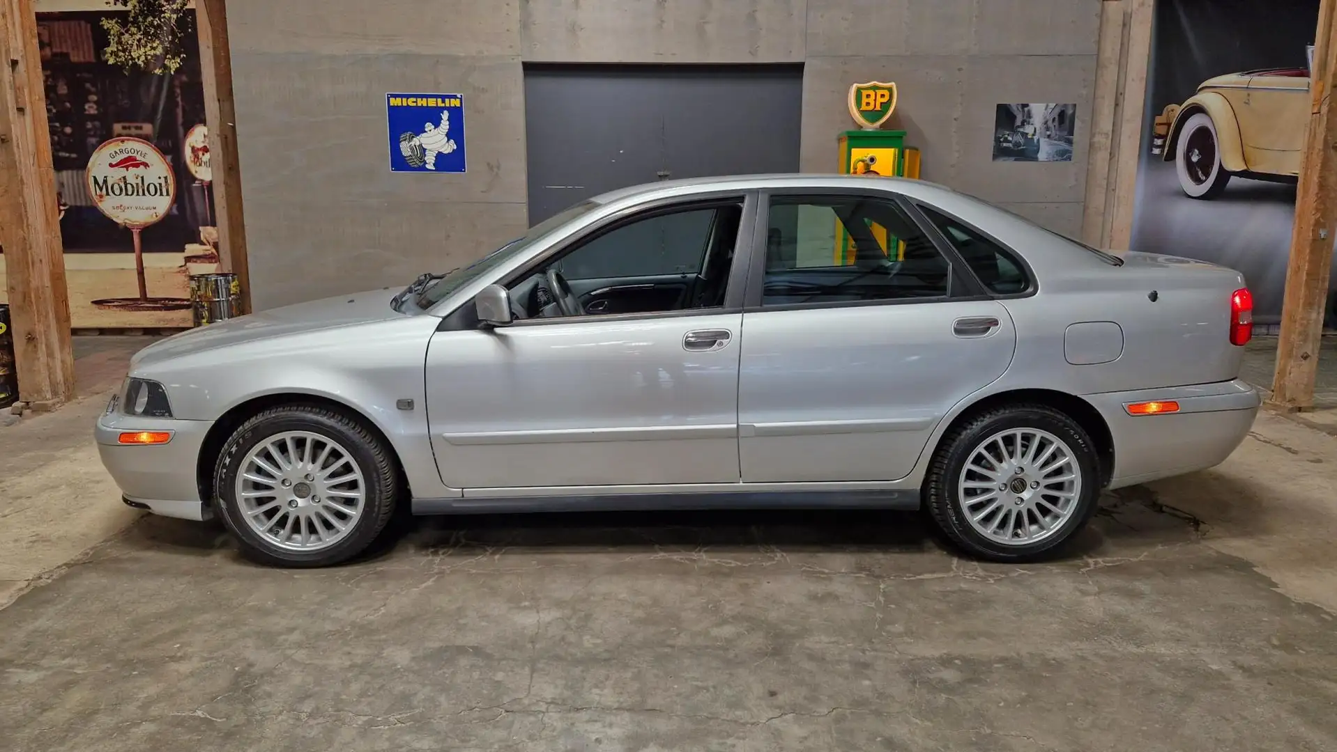 Volvo S40 1.8 Europa 122PK | Rijklaarprijs | Airco | Stoel v Zilver - 2