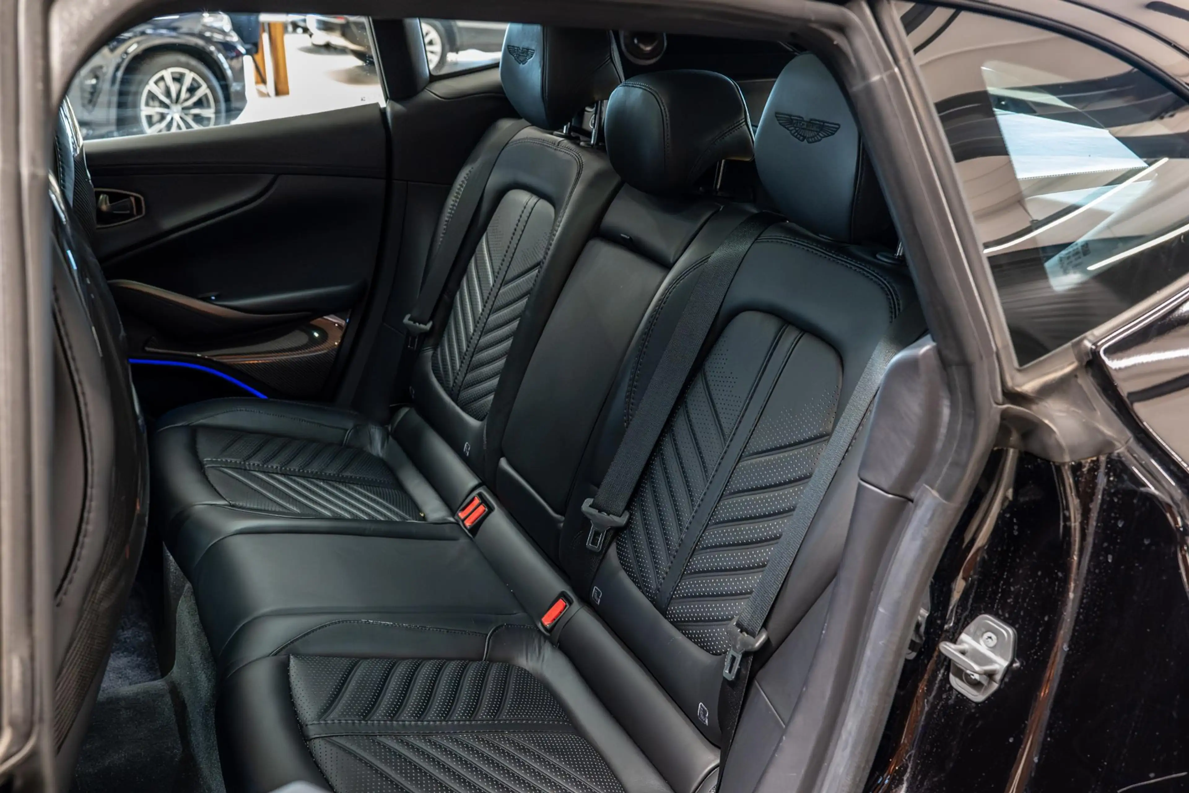 Aston Martin DBX 4.0 V8 707 Nederlandse Auto | Keramisch | Dealer O — photo 5