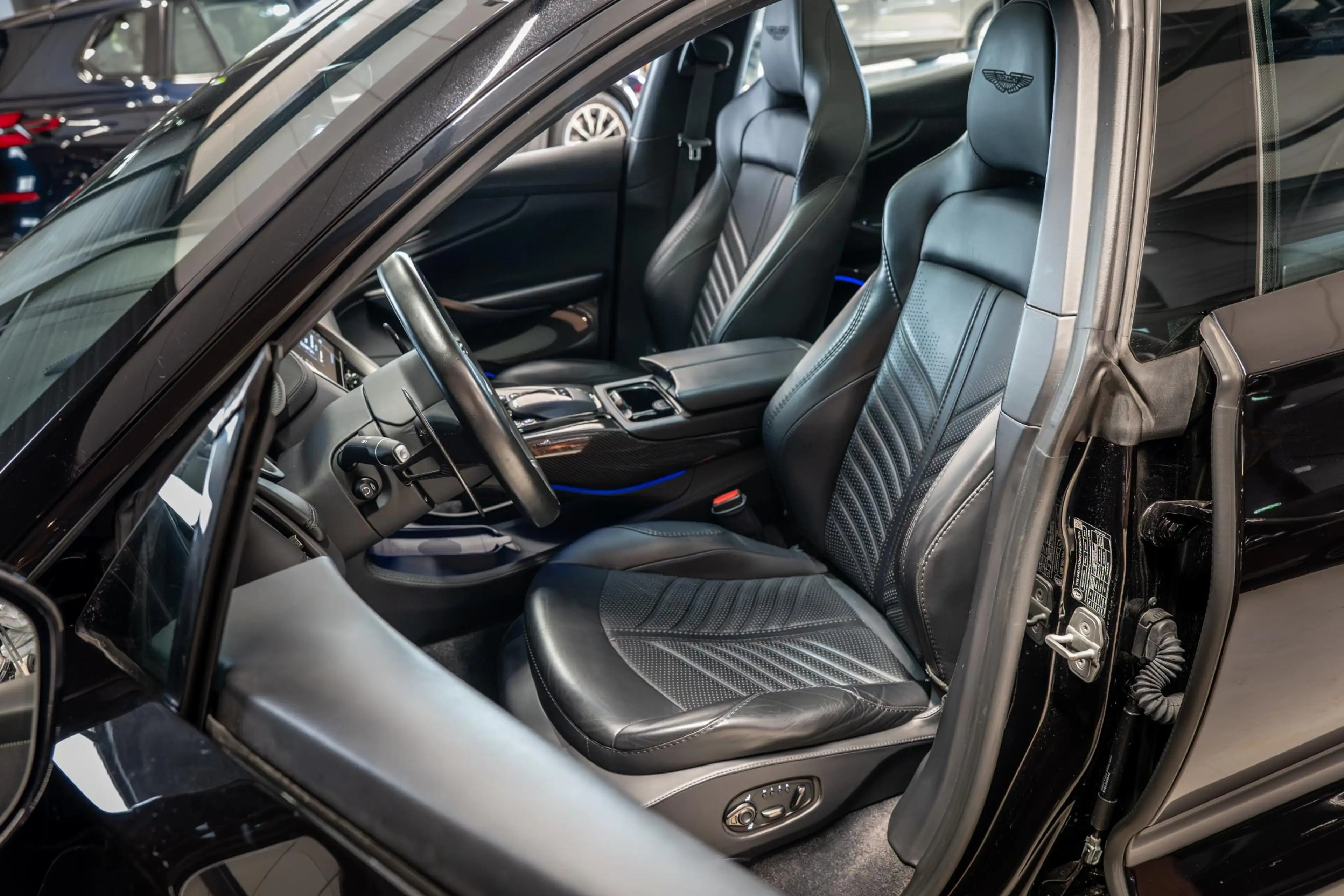 Aston Martin DBX 4.0 V8 707 Nederlandse Auto | Keramisch | Dealer O — photo 3