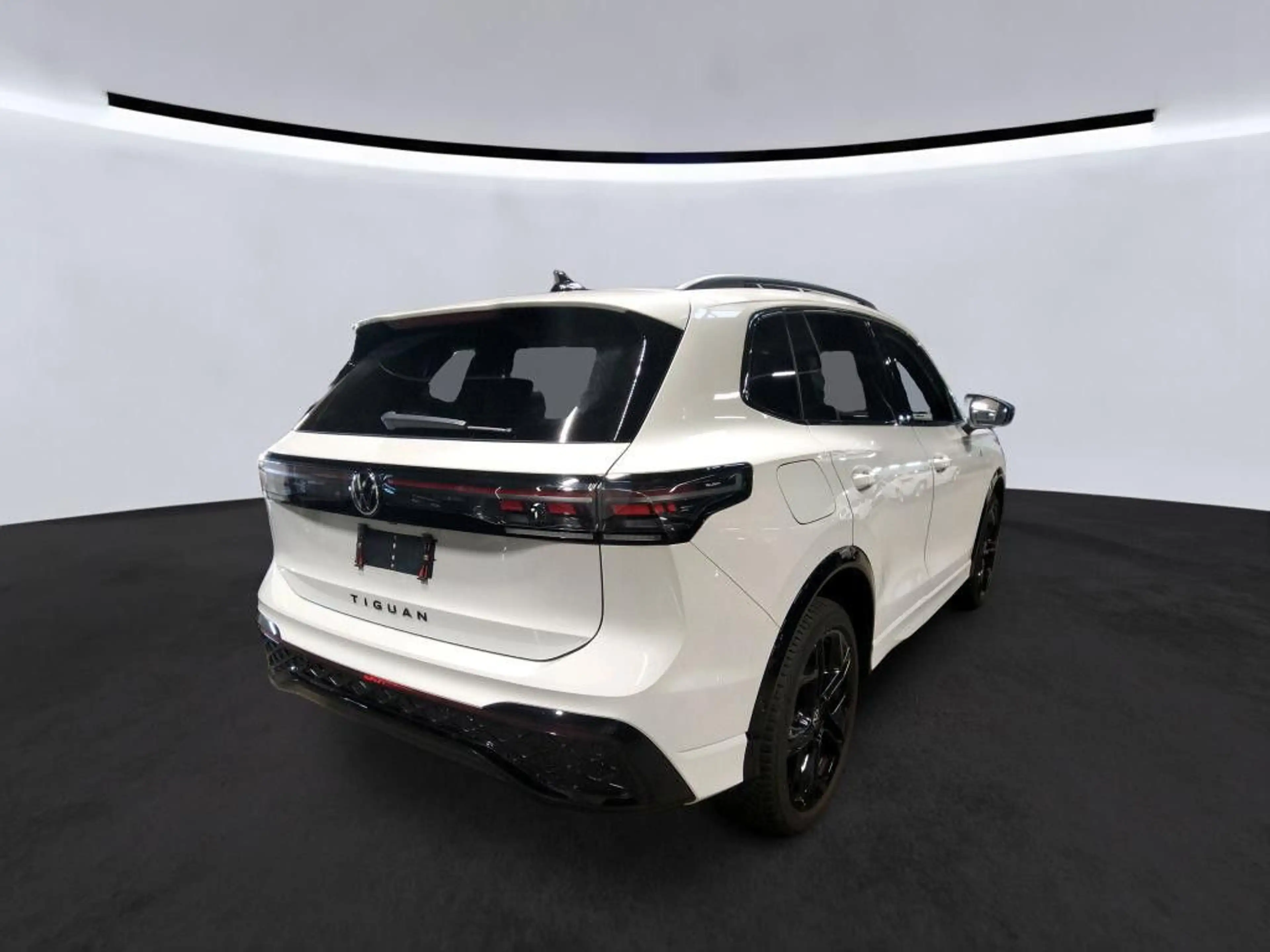 Volkswagen Tiguan 2.0 TDI DSG 4M 3 x R-Line * Black *Pano — photo 4