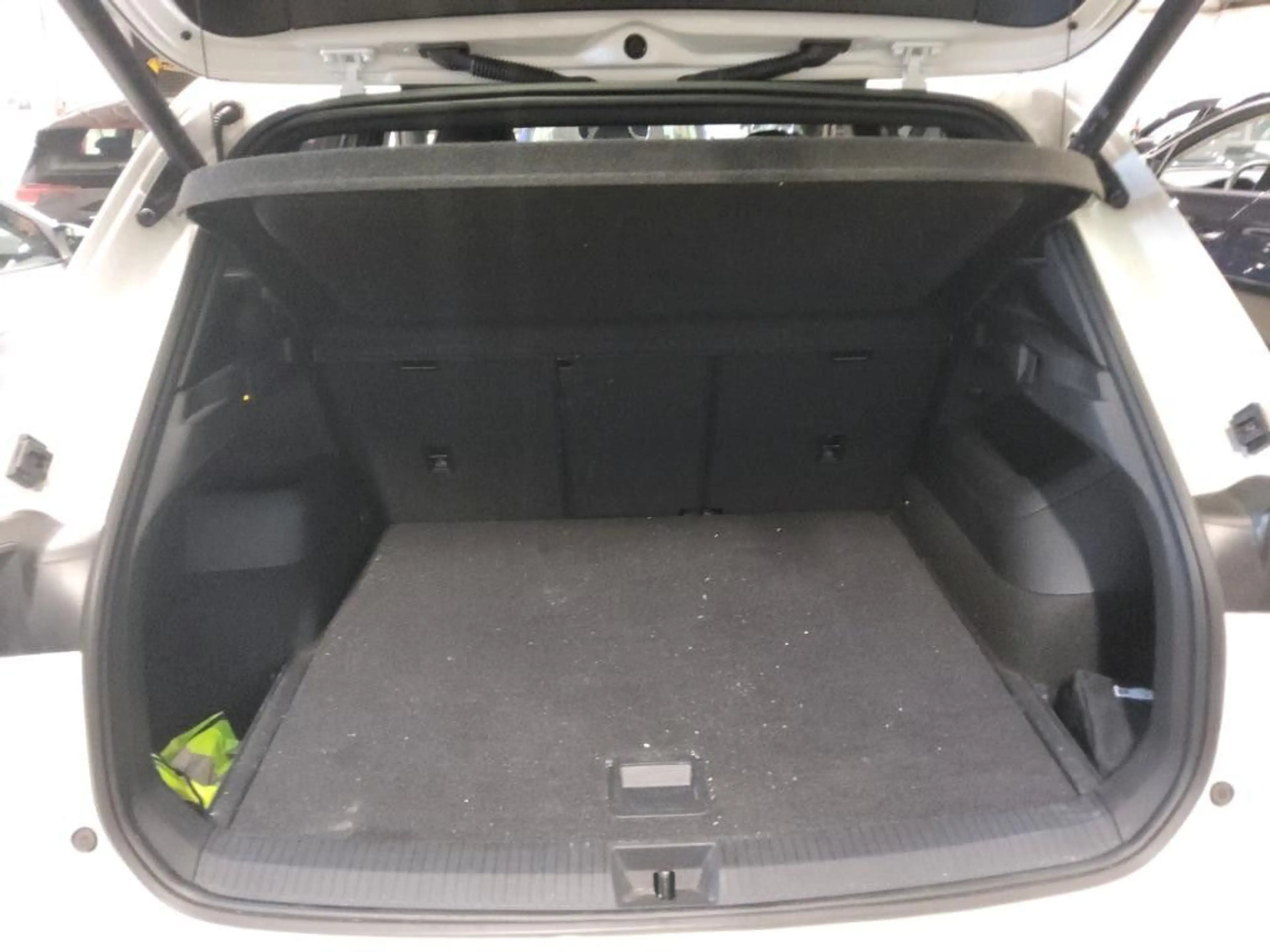 Volkswagen Tiguan 2.0 TDI DSG 4M 3 x R-Line * Black *Pano — photo 8