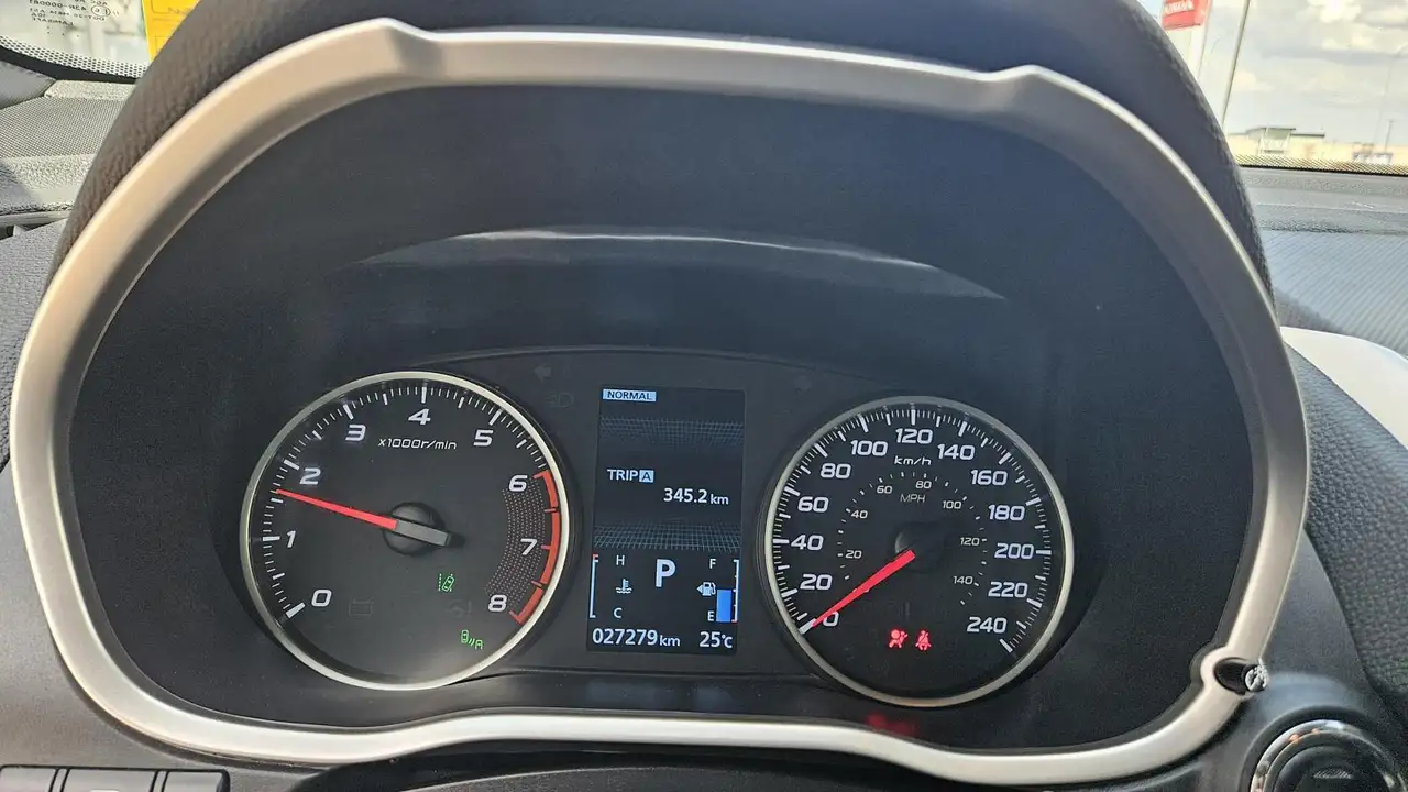 Mitsubishi Eclipse Cross снимка Mitsubishi Eclipse Cross