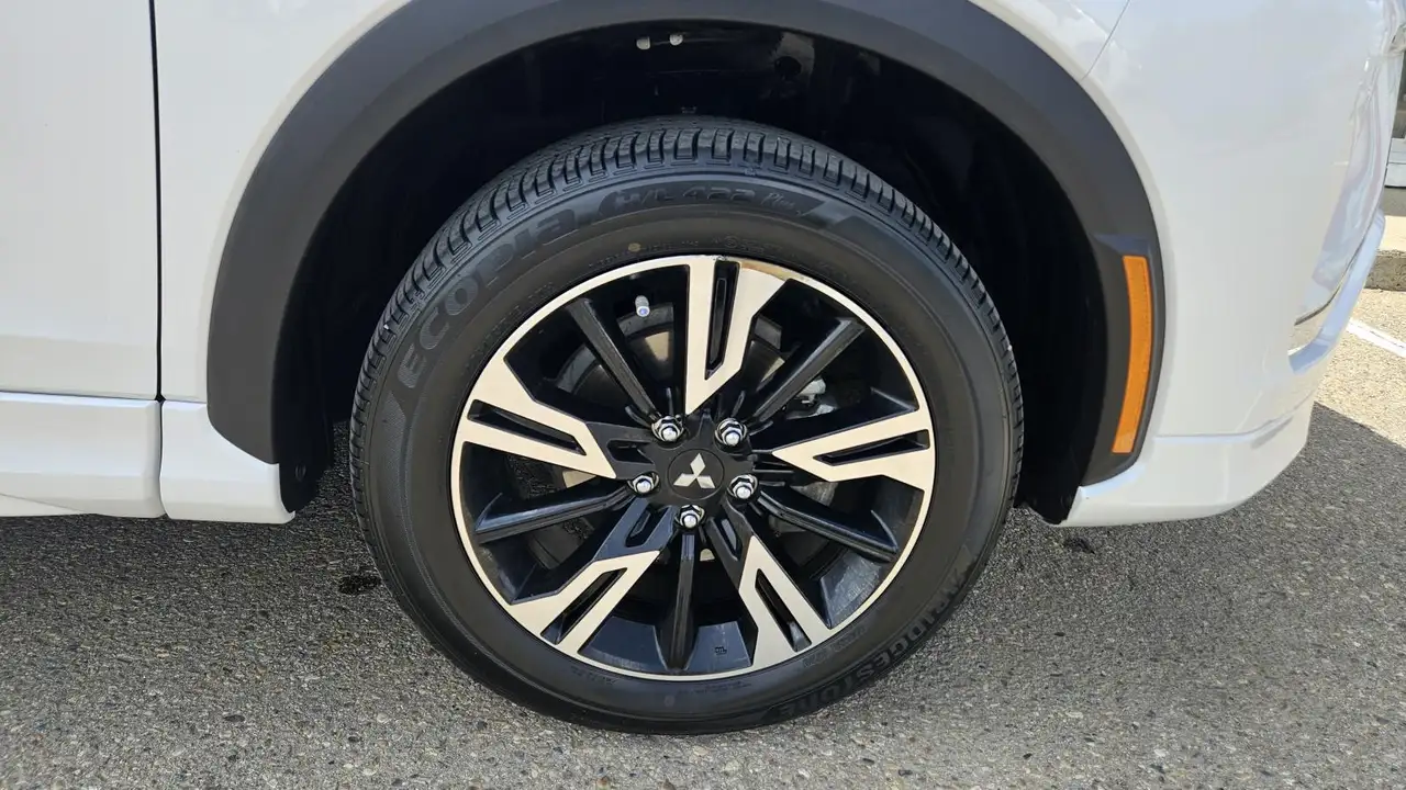 Mitsubishi Eclipse Cross снимка Mitsubishi Eclipse Cross