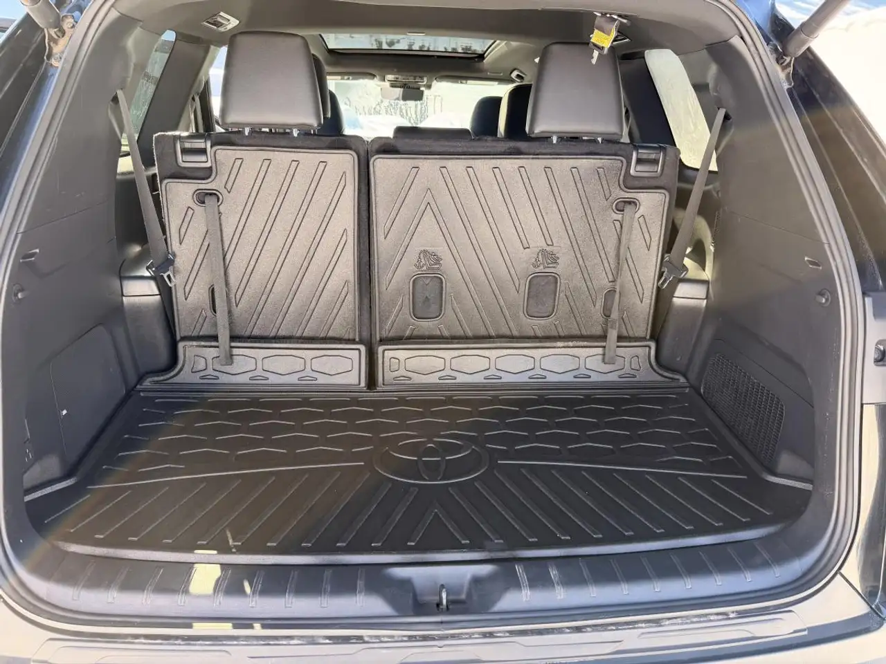 Toyota Grand Highlander снимка Toyota Grand Highlander