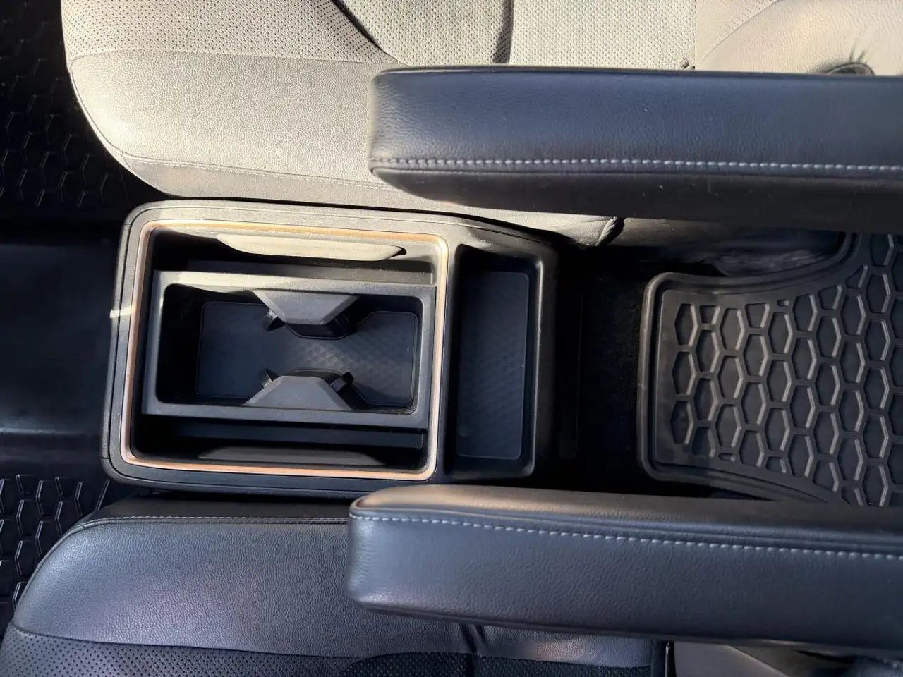 Toyota Grand Highlander снимка Toyota Grand Highlander