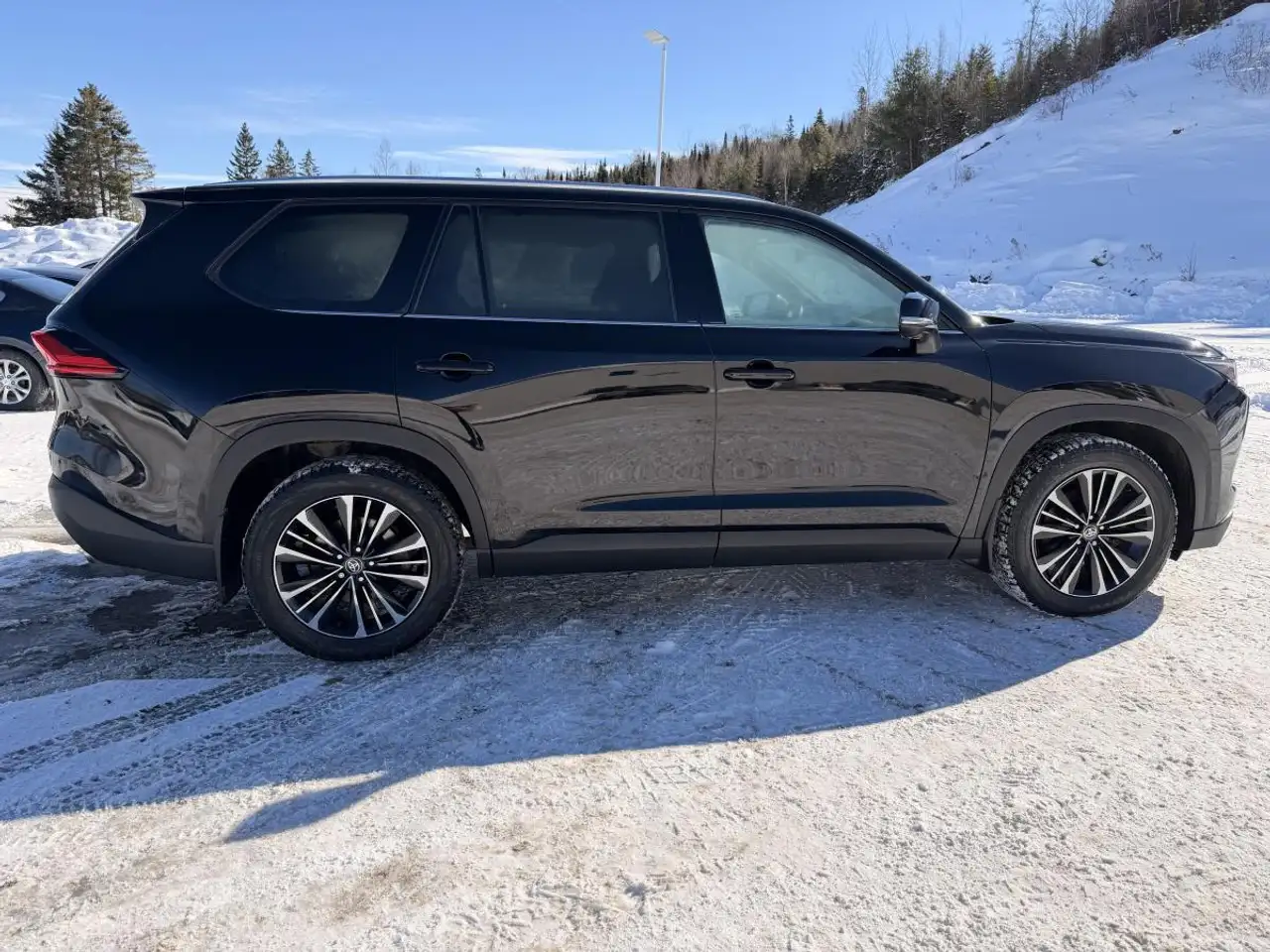 Toyota Grand Highlander снимка Toyota Grand Highlander
