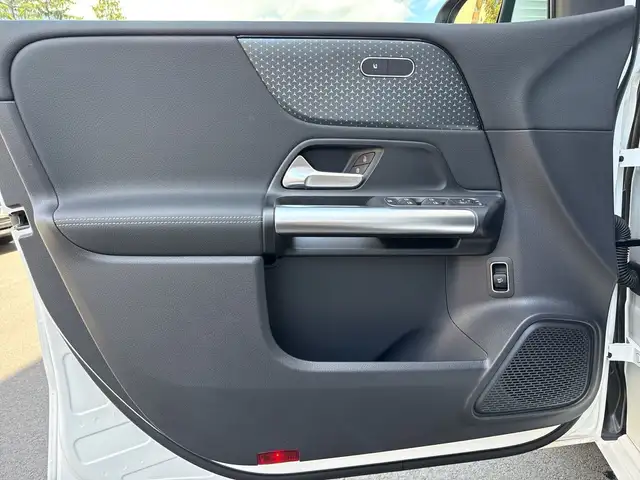 Mercedes-Benz B Class view 11