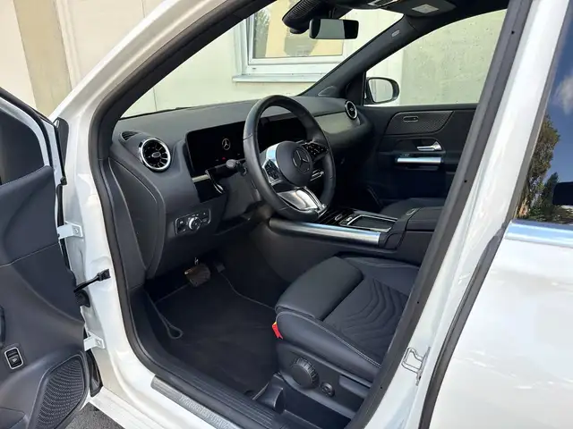 Mercedes-Benz B Class view 12