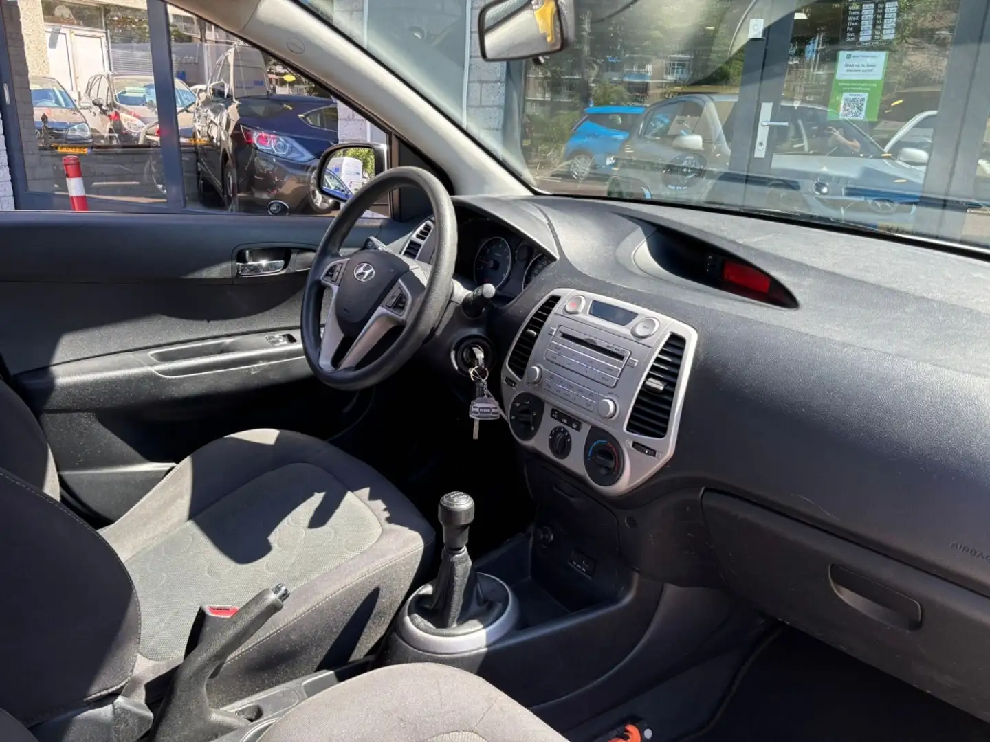 Hyundai i20 1.2i Dynamic 5Drs Nieuwe apk Airco Grijs - 2