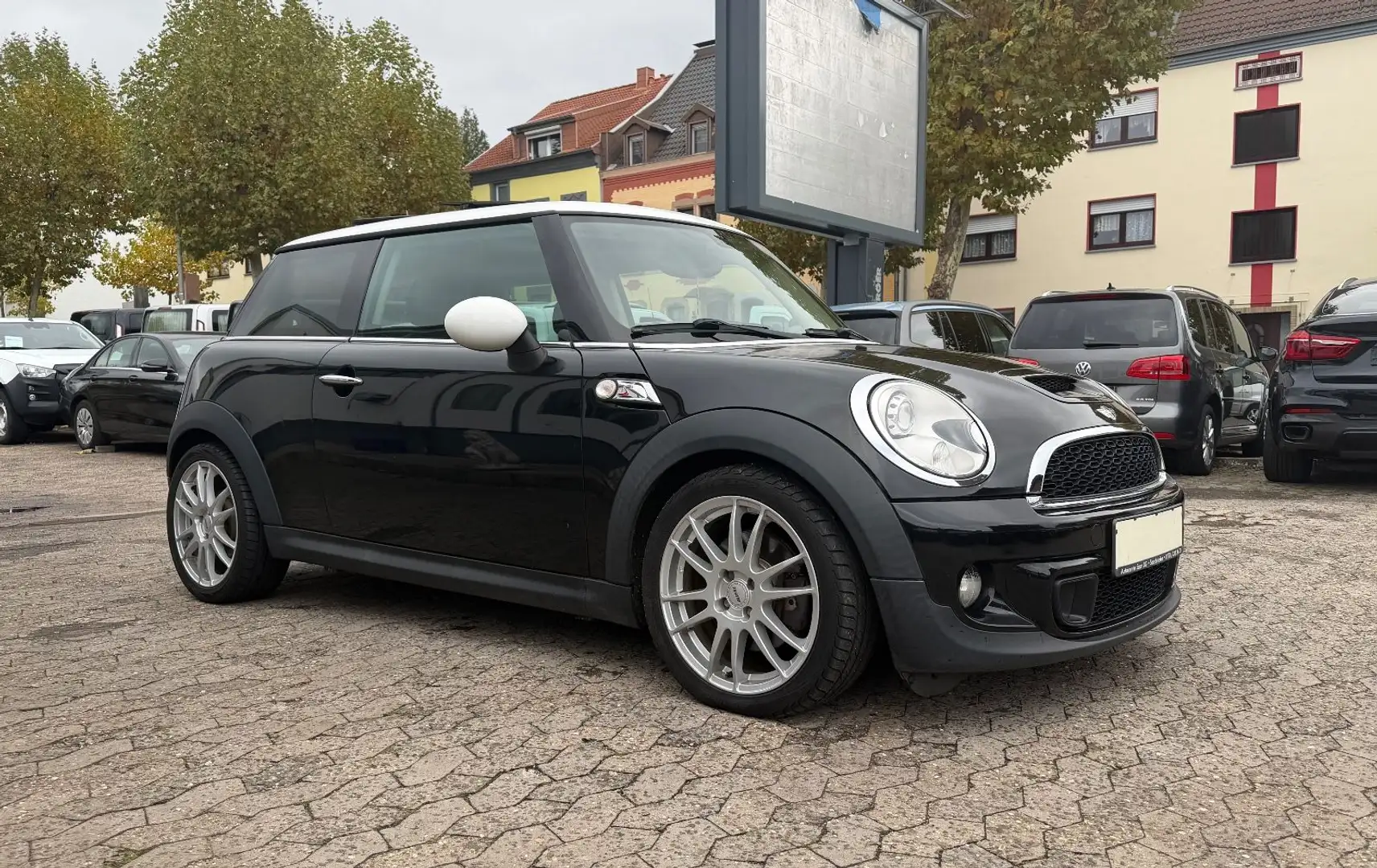 MINI Cooper S Automatik Navi Xenon Harman Pano Leder Černá - 1