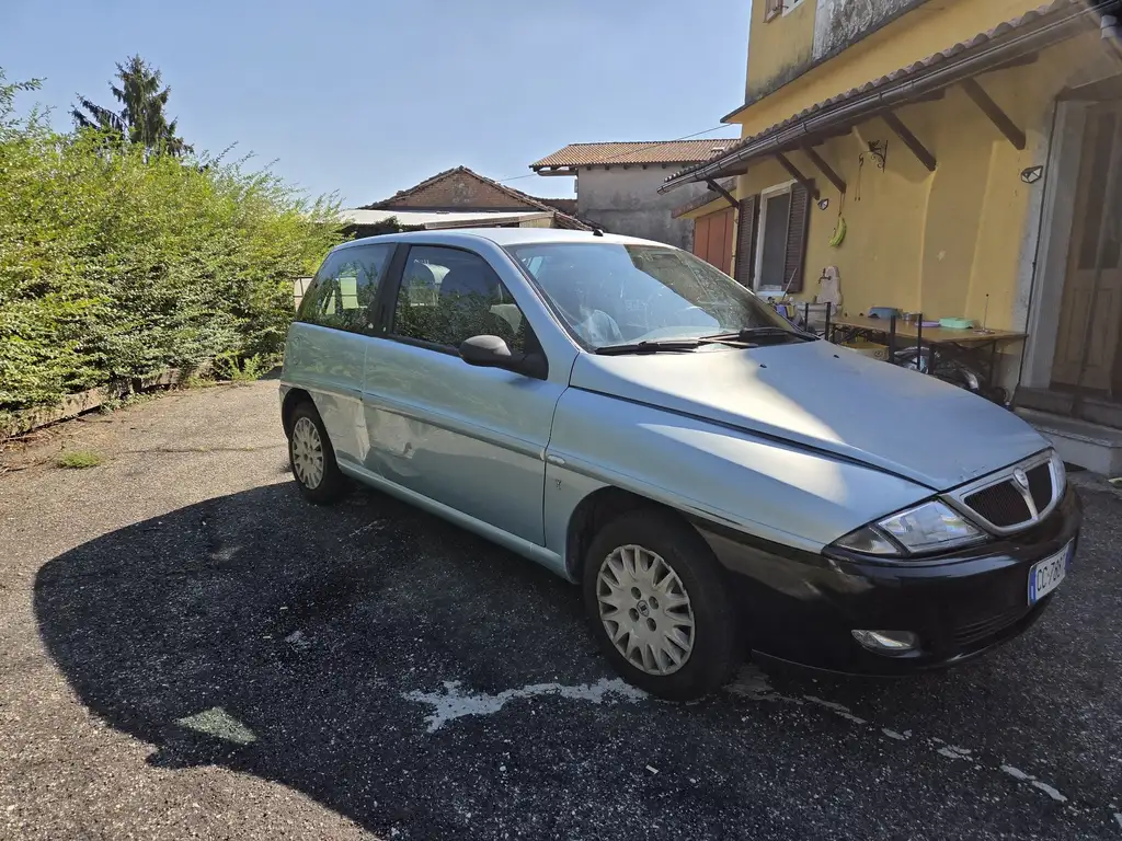 Lancia Y 2003 из Европы — купить под ключ