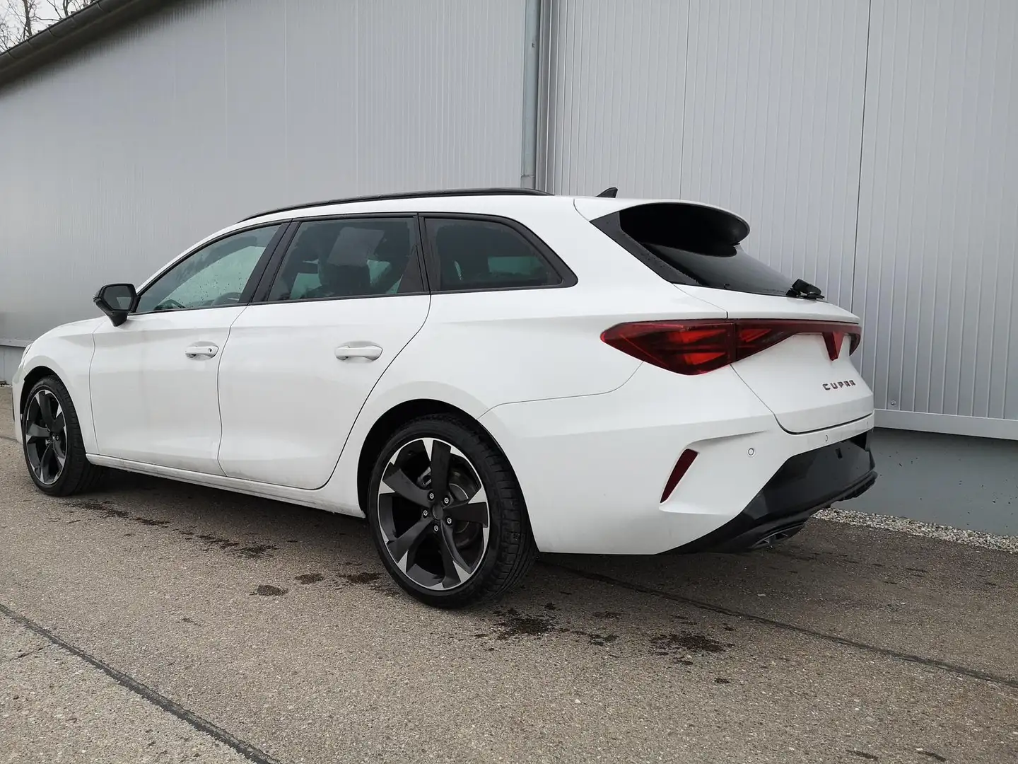 CUPRA Leon Sportstourer 1.5 eTSI 110 kW Kombi ST DSG Edge ... Weiß - 2