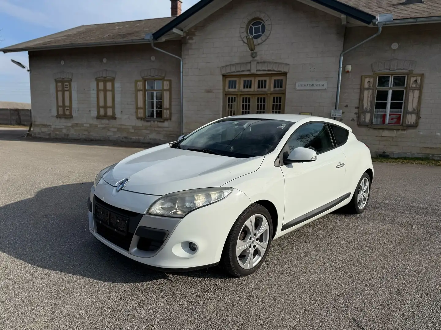 Renault Megane Mégane Coupé Expression 1,6 16V 110 Hi-Flex Weiß - 1