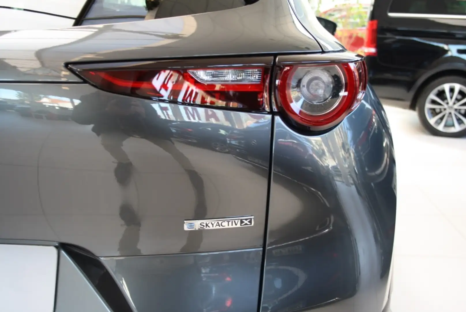 Mazda CX-30 2.0 e-Skyactiv-X Homura FWD Aut 137kW Gris - 2