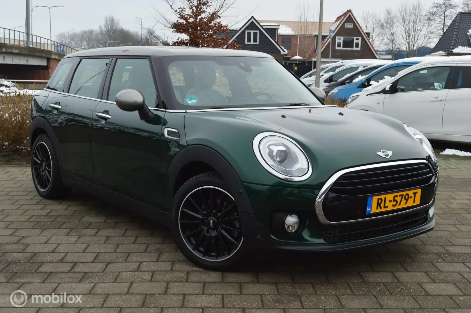 MINI Cooper Clubman 1.5 Chili Serious Business Groen - 1