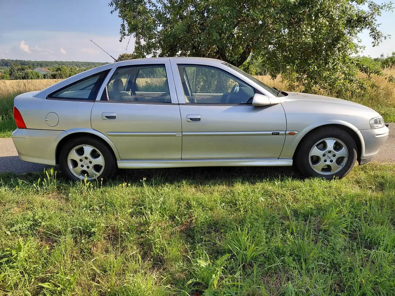 Opel Vectra 2.5 V6 Edition 100, foto 7