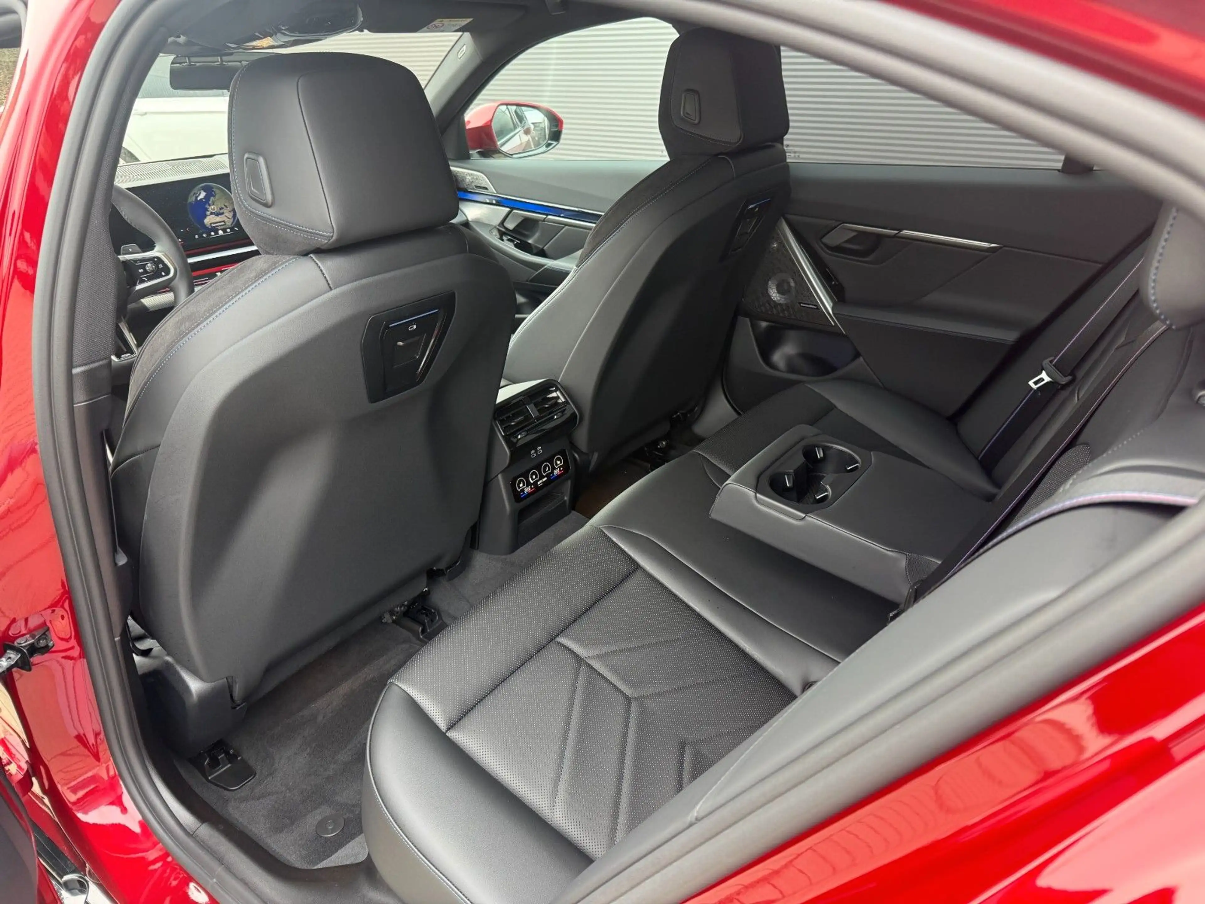 BMW 550 e xDrive M Sport Pro*B&W*Sitzbelüftung*360° — photo 37