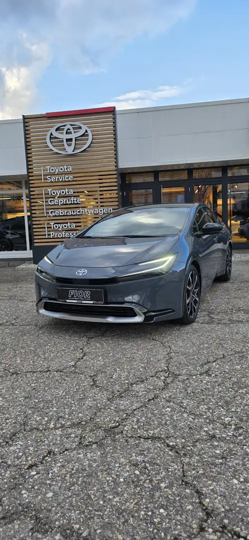 Toyota Prius Plug-in Hybrid Advanced Grau - 1